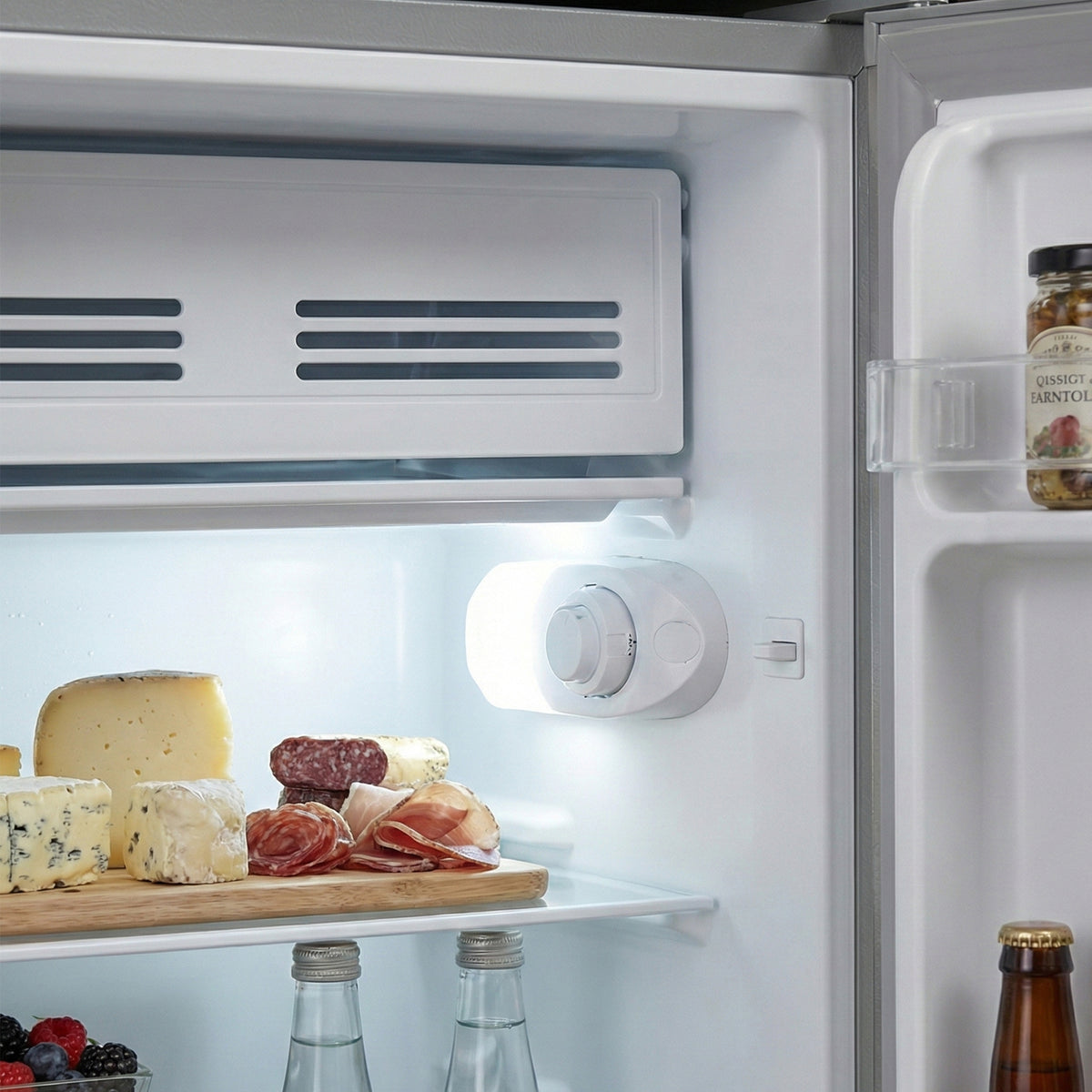 Tischkühlschrank Heinner HF-HM90SE – 90 Liter – LED-Beleuchtung – Wendetür – Energieeffizienzklasse E – Bild 7