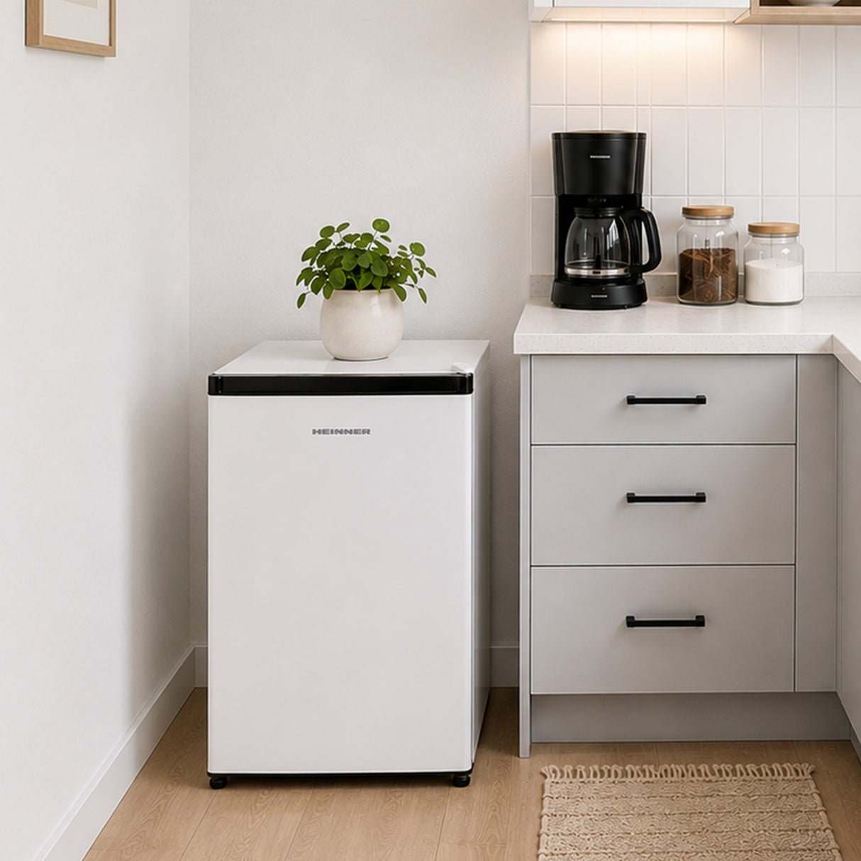 Heinner HMB-M66E Minibar Kühlschrank – 66 Liter – mechanischer Thermostat – umschaltbare Tür – weiß – 5 Jahre – Bild 5